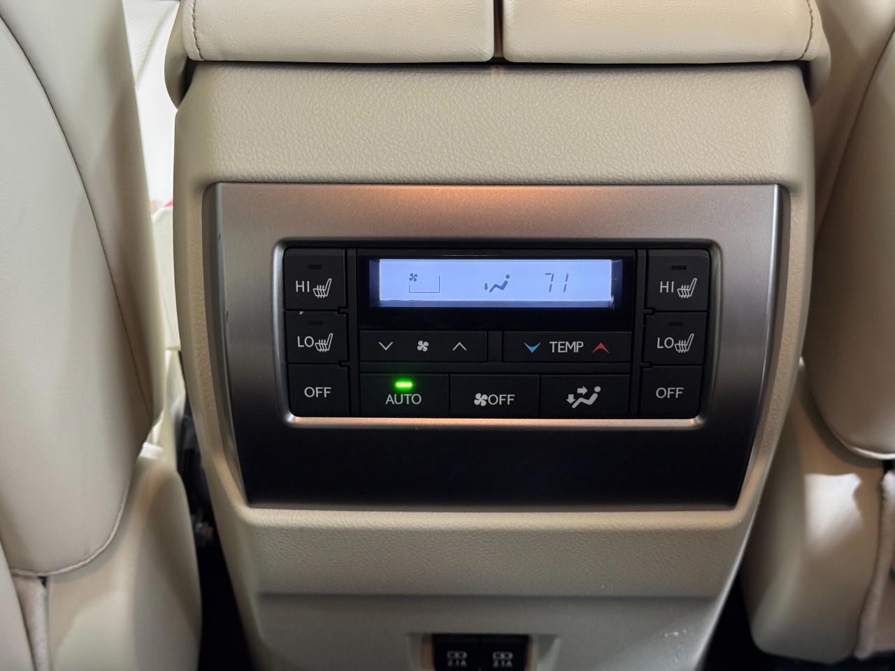 Lexus GX Vehicle Full-screen Gallery Image 13