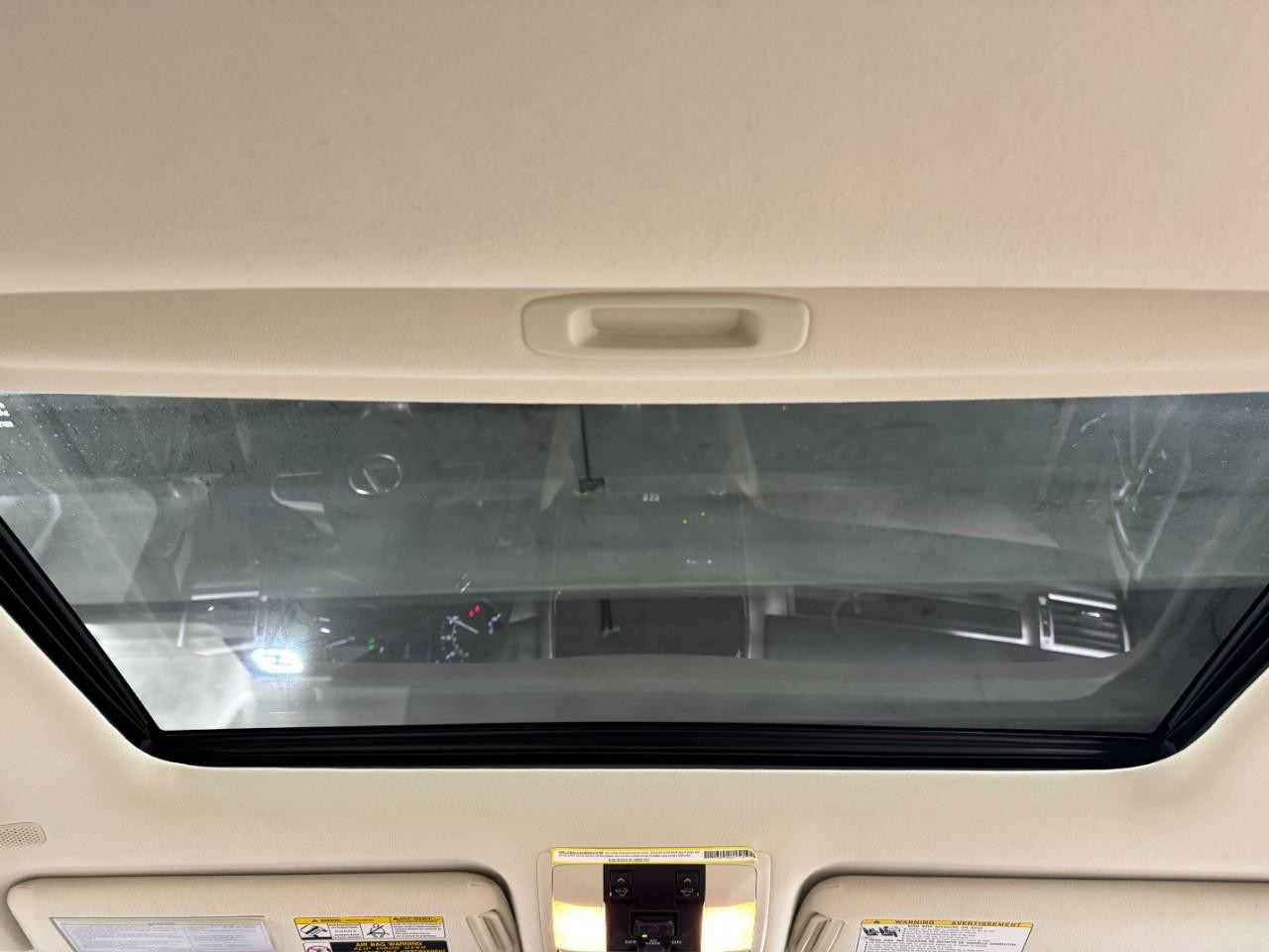 Lexus GX Vehicle Full-screen Gallery Image 14