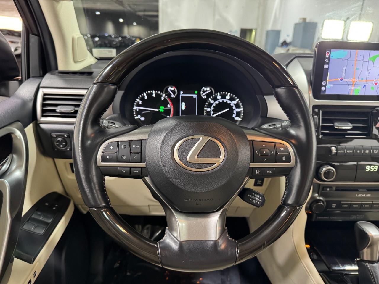 Lexus GX Vehicle Full-screen Gallery Image 16