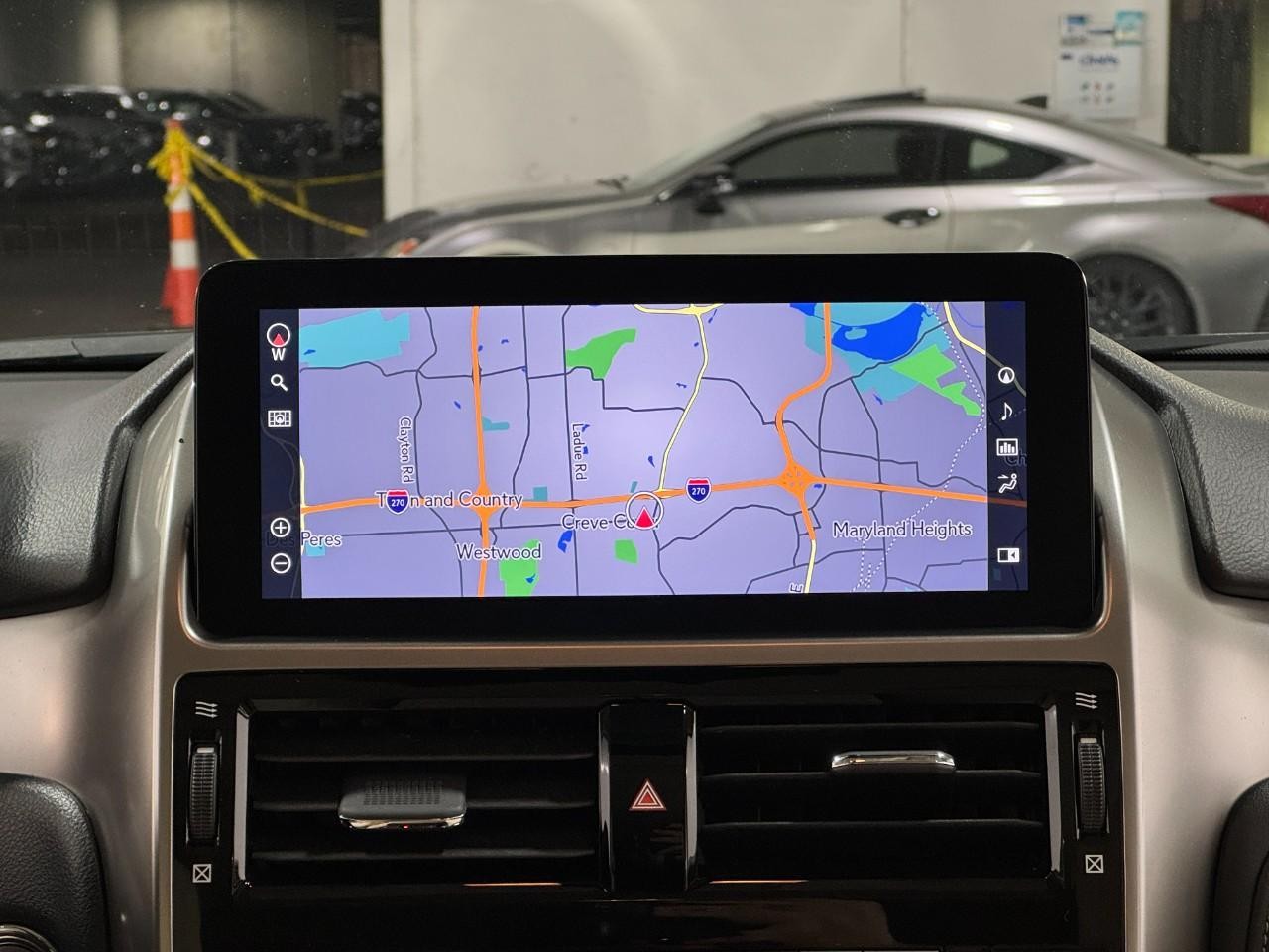 Lexus GX Vehicle Full-screen Gallery Image 17