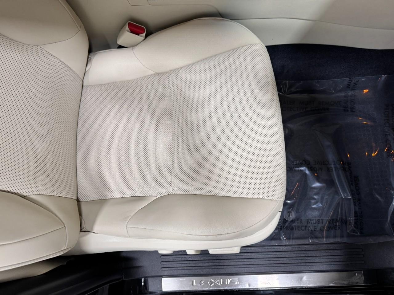 Lexus GX Vehicle Full-screen Gallery Image 22