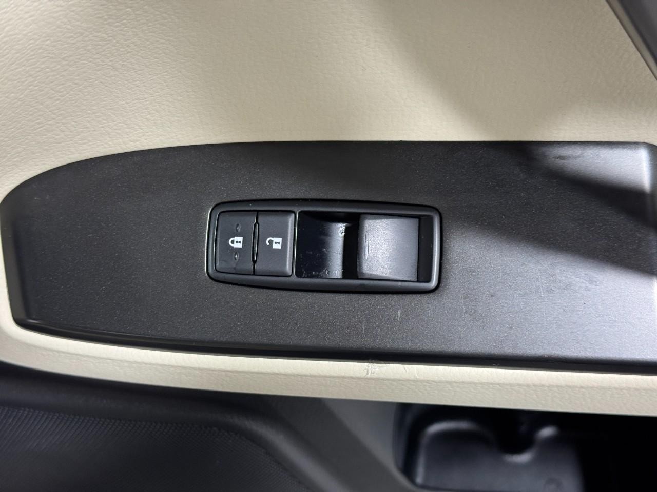 Lexus GX Vehicle Full-screen Gallery Image 25