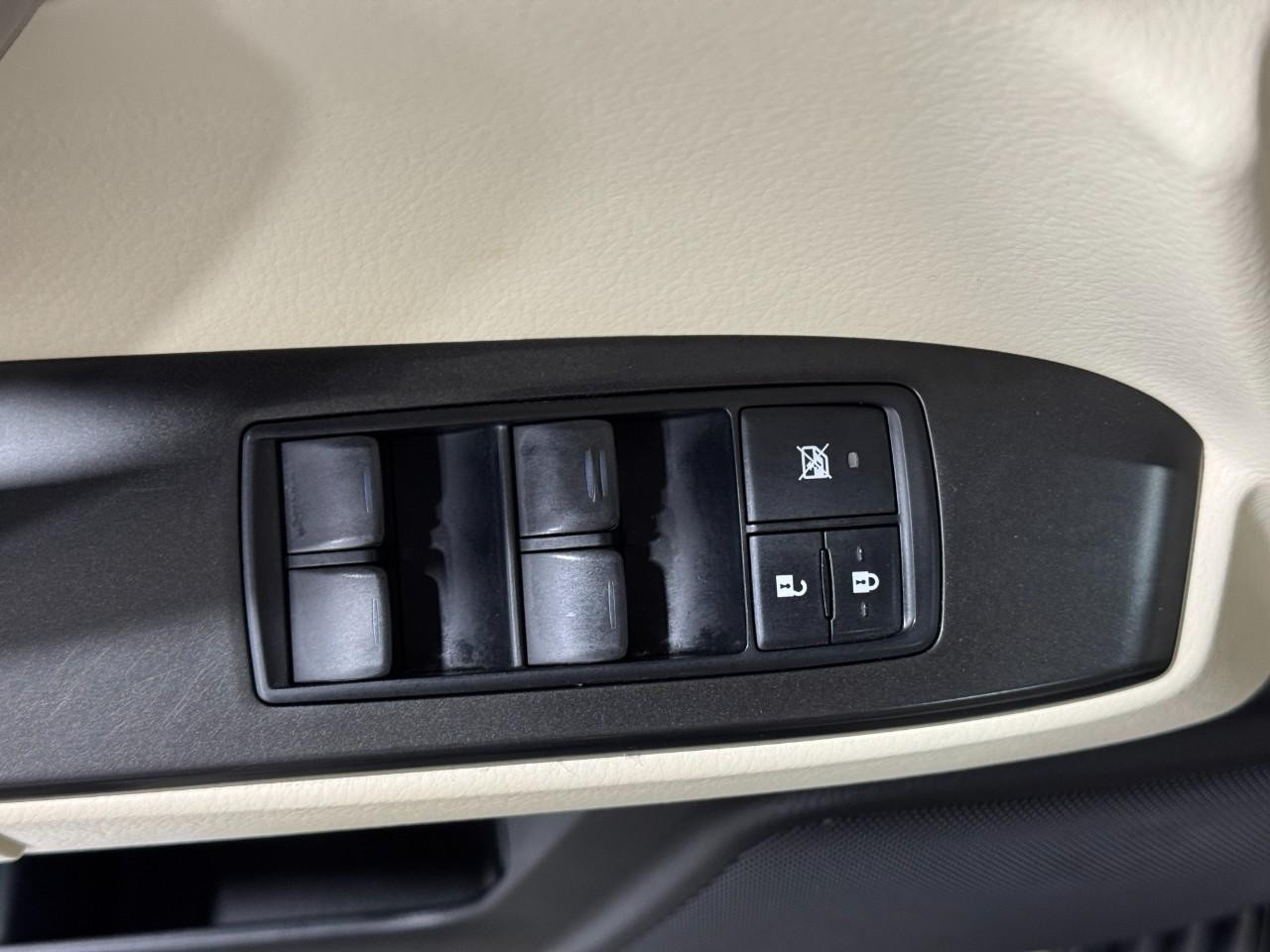 Lexus GX Vehicle Full-screen Gallery Image 27