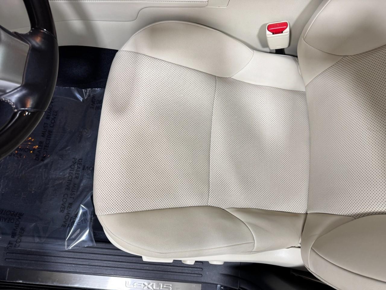 Lexus GX Vehicle Full-screen Gallery Image 30