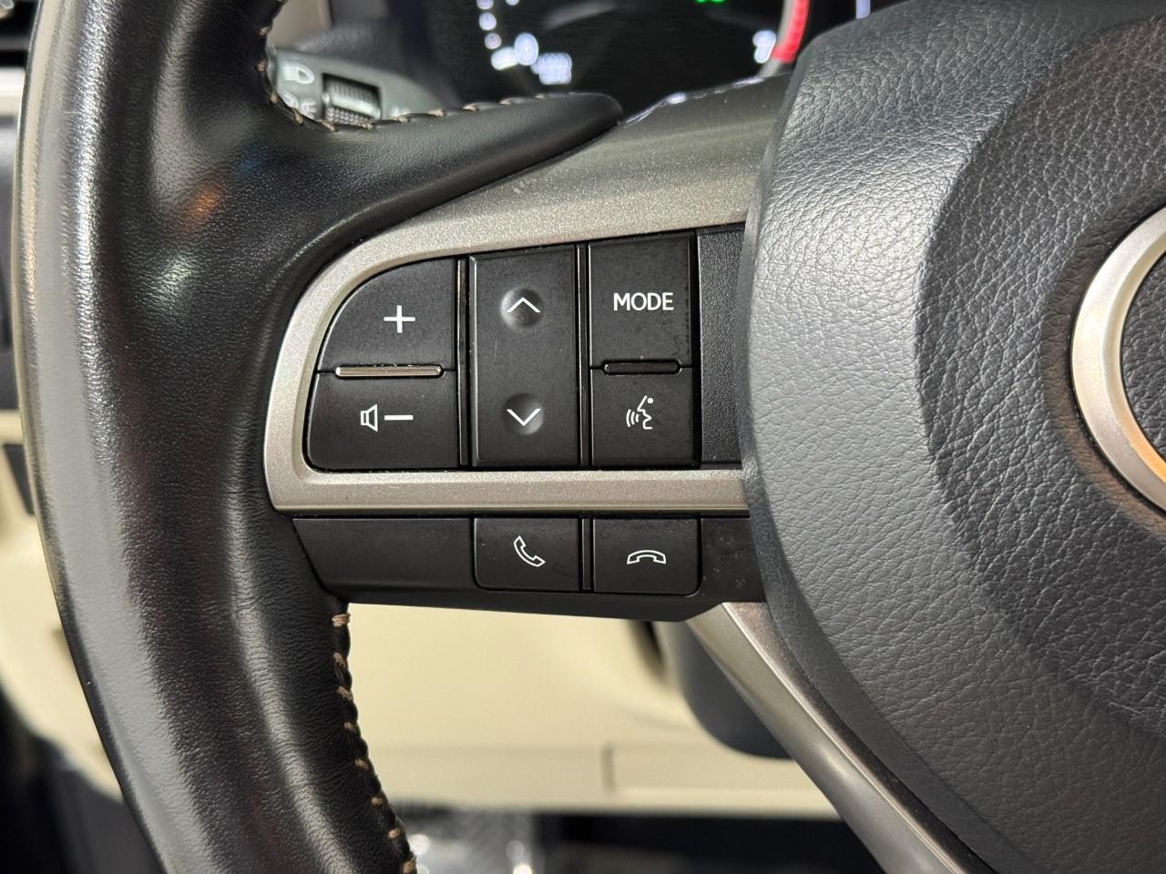 Lexus GX Vehicle Full-screen Gallery Image 33