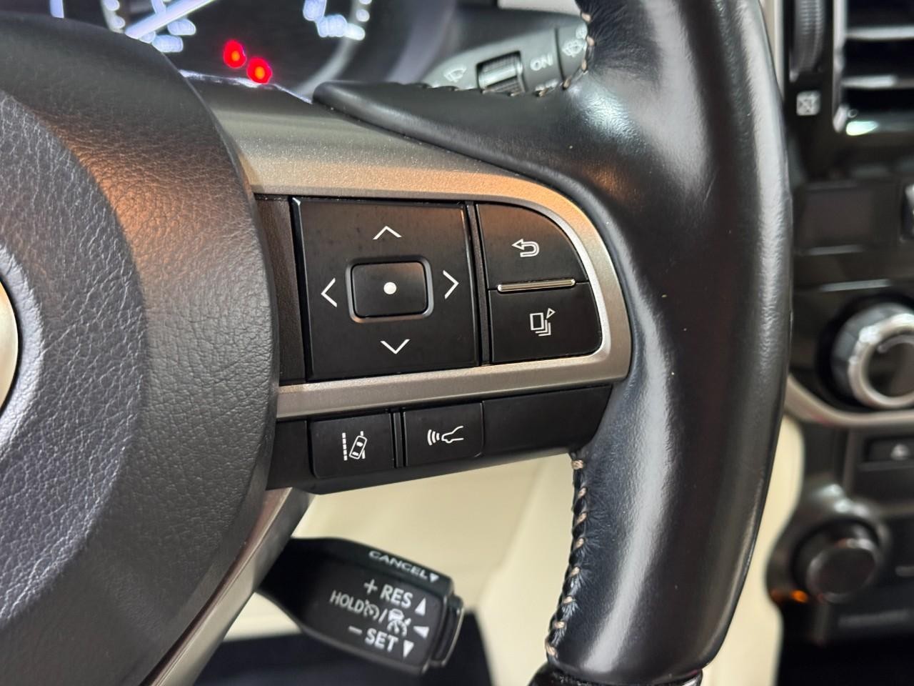 Lexus GX Vehicle Full-screen Gallery Image 34