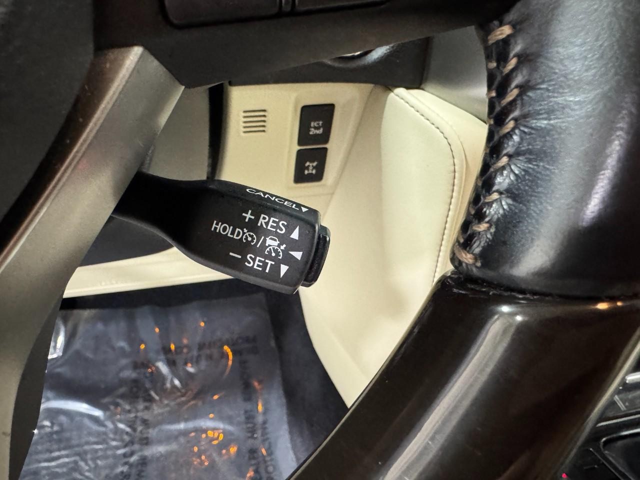 Lexus GX Vehicle Full-screen Gallery Image 35