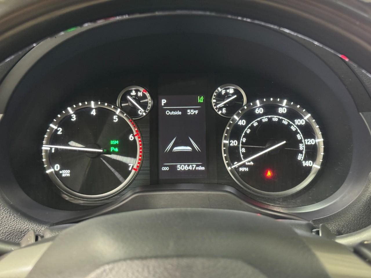 Lexus GX Vehicle Full-screen Gallery Image 36