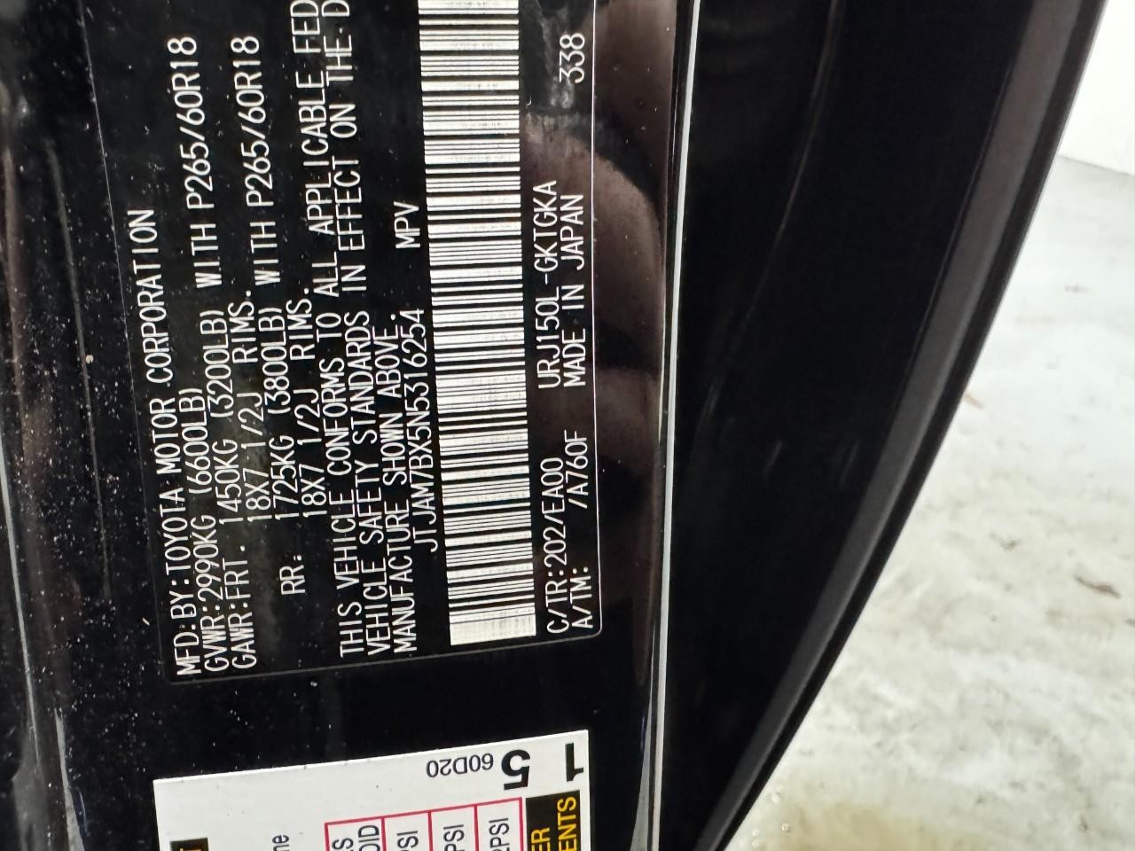 Lexus GX Vehicle Full-screen Gallery Image 38