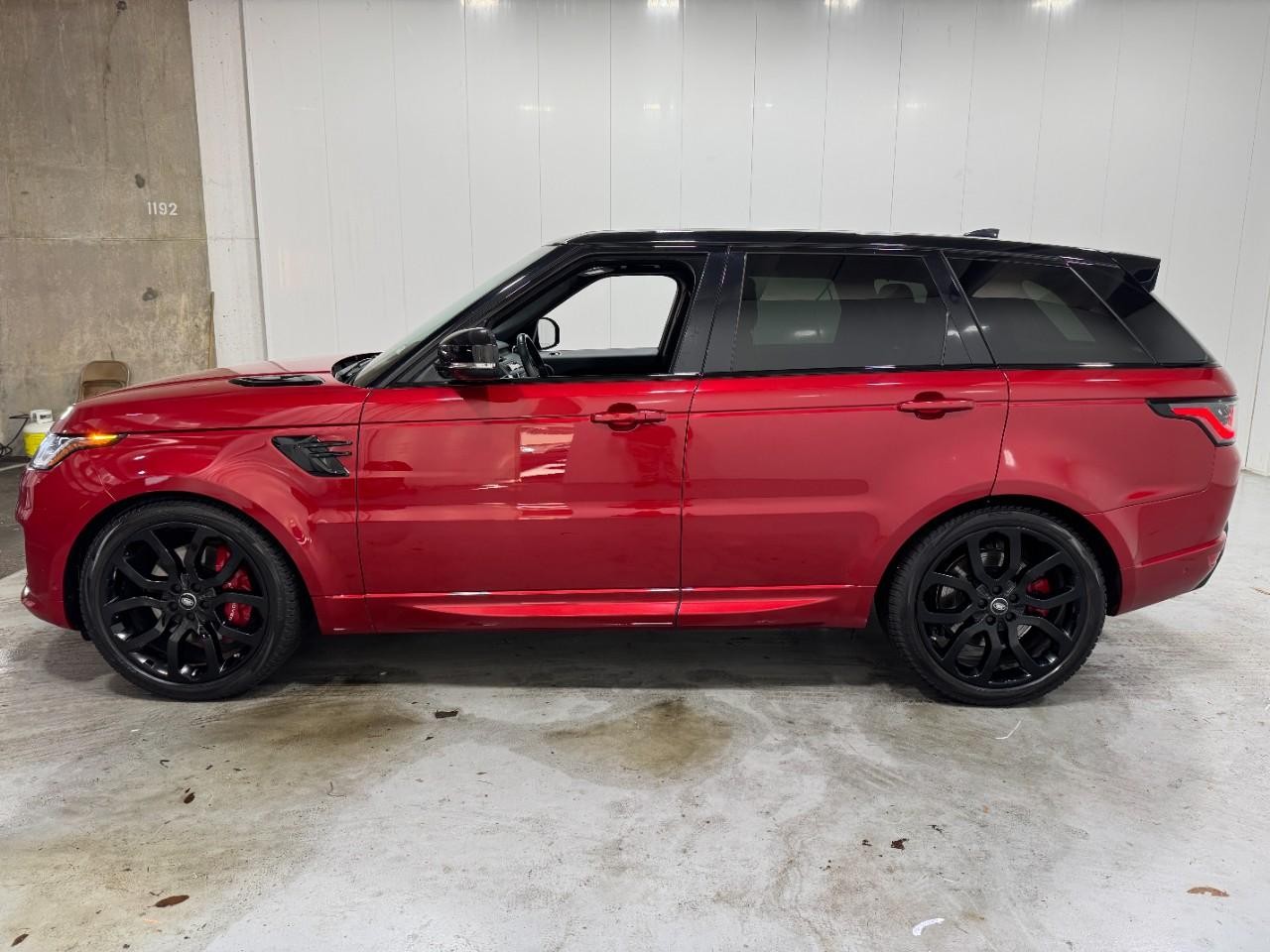 Land Rover Range Rover Sport Vehicle Full-screen Gallery Image 2