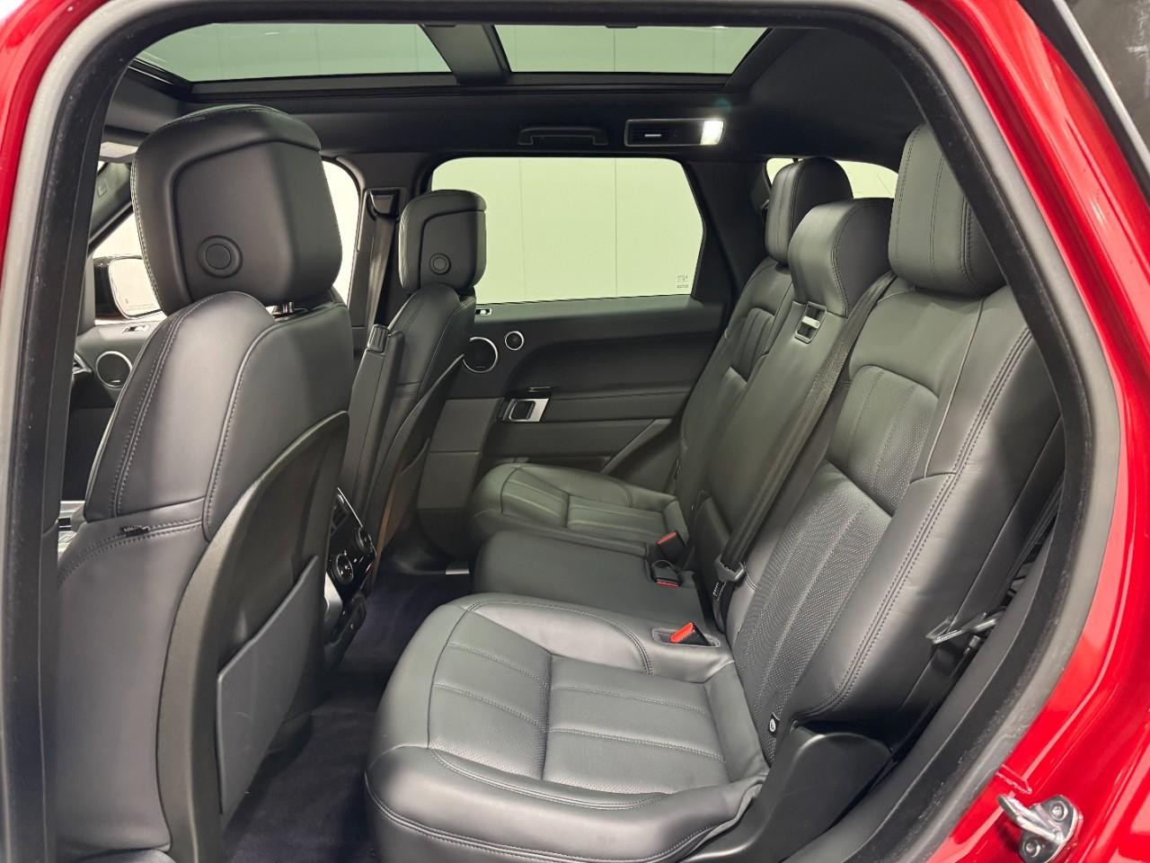 Land Rover Range Rover Sport Vehicle Full-screen Gallery Image 8