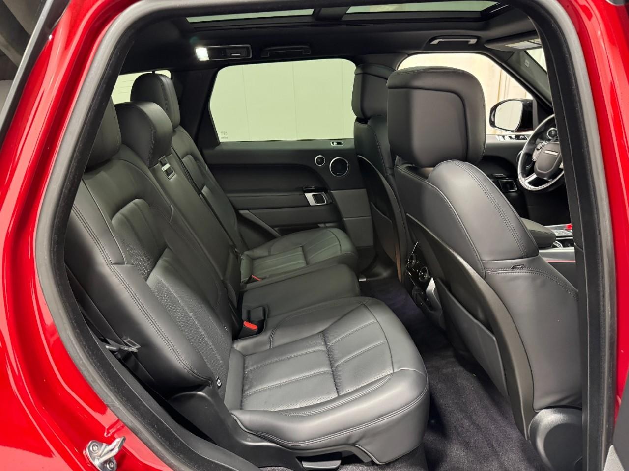 Land Rover Range Rover Sport Vehicle Full-screen Gallery Image 10