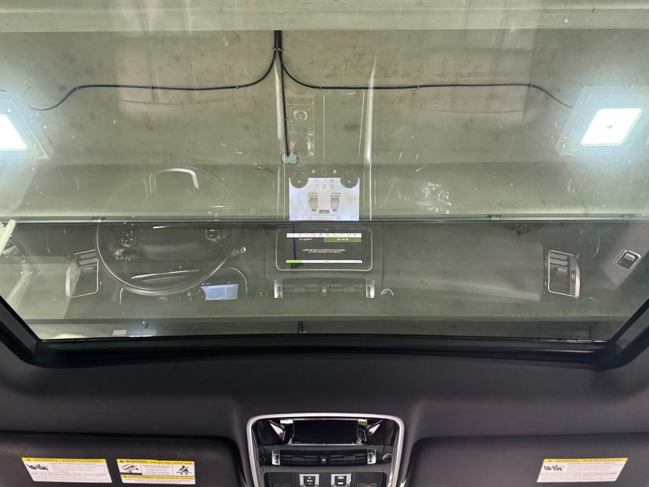 Land Rover Range Rover Sport Vehicle Full-screen Gallery Image 12