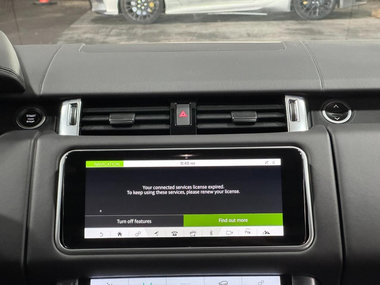 Land Rover Range Rover Sport Vehicle Full-screen Gallery Image 15