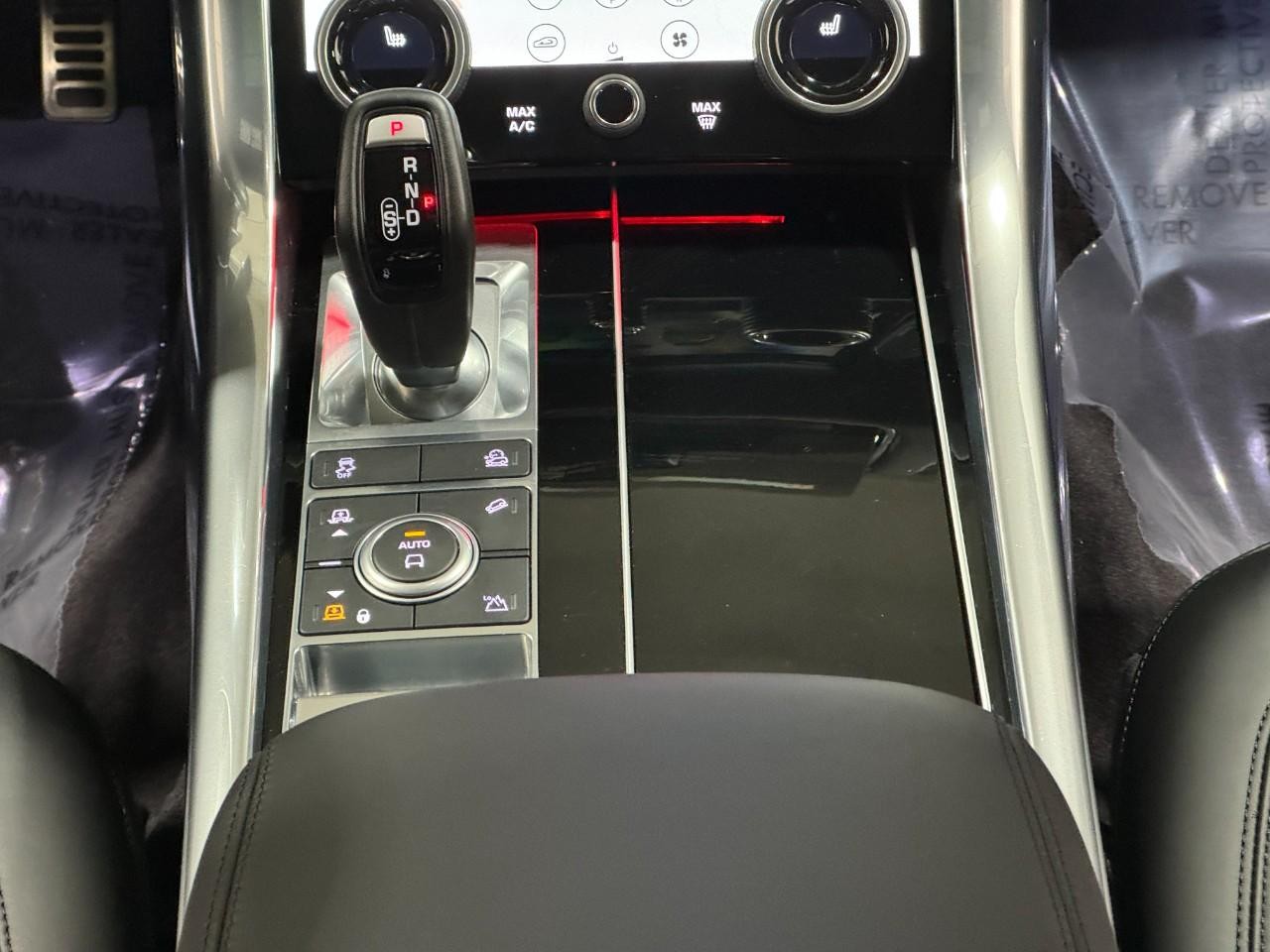 Land Rover Range Rover Sport Vehicle Full-screen Gallery Image 17