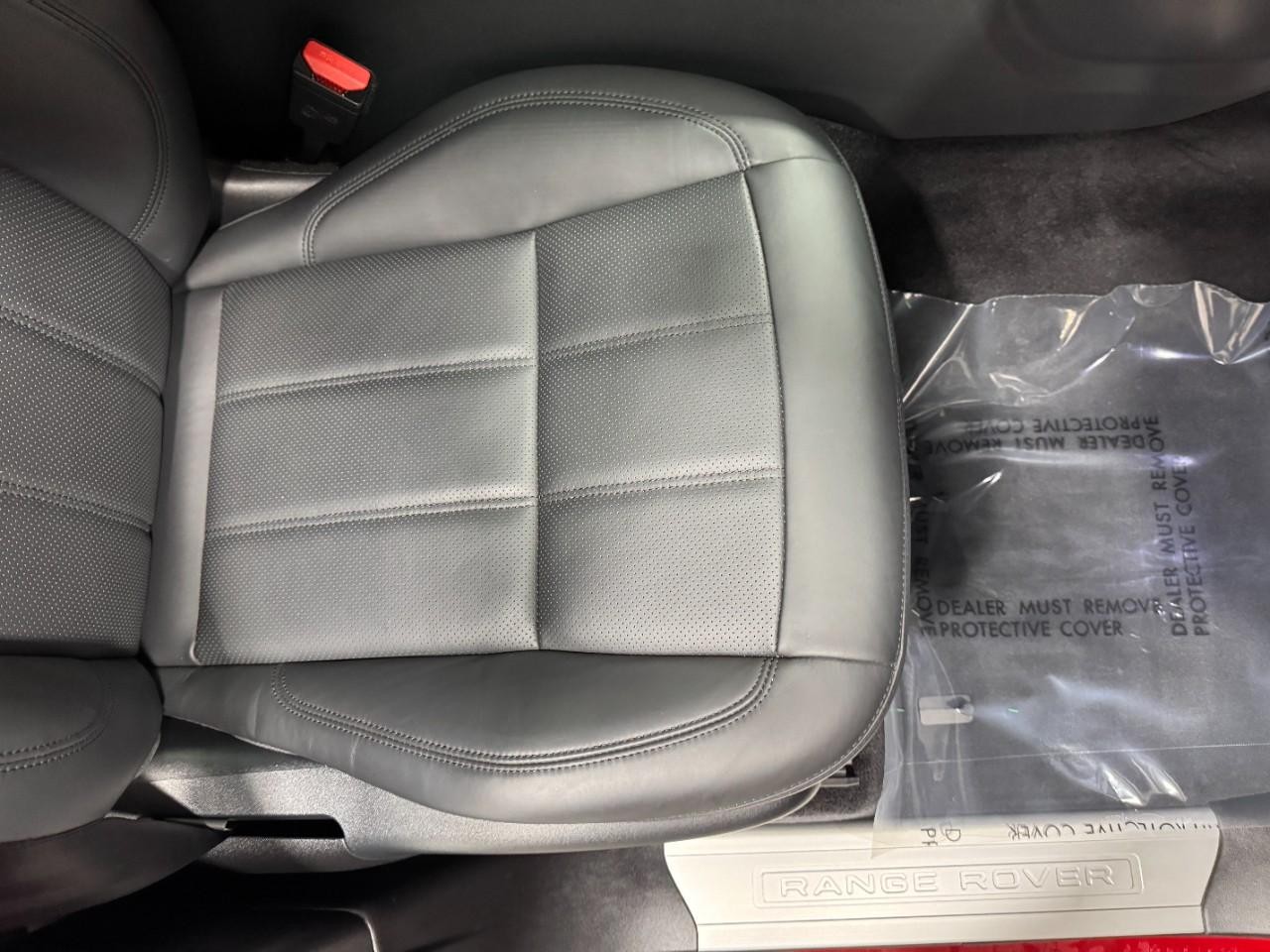 Land Rover Range Rover Sport Vehicle Full-screen Gallery Image 20