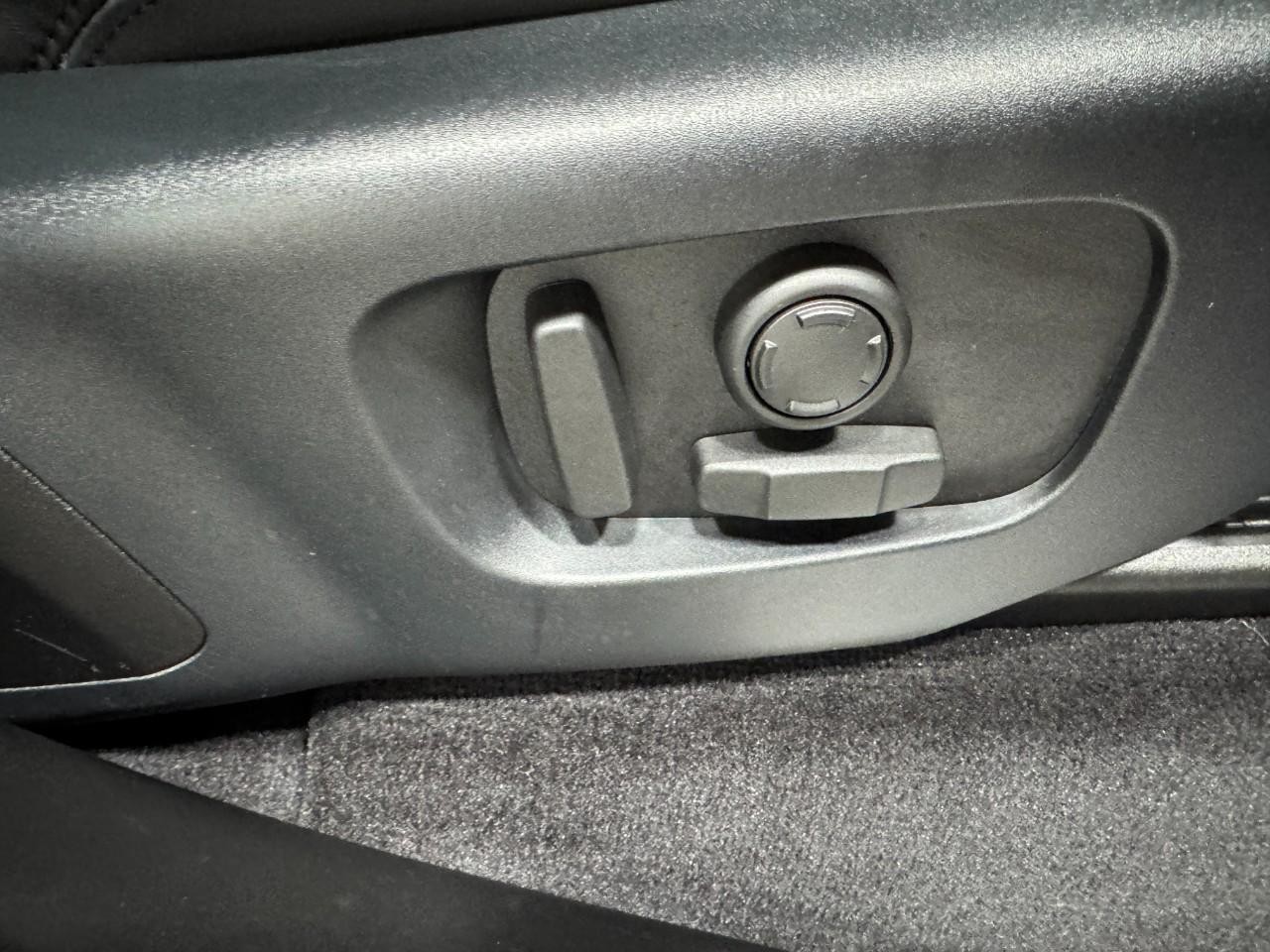 Land Rover Range Rover Sport Vehicle Full-screen Gallery Image 21