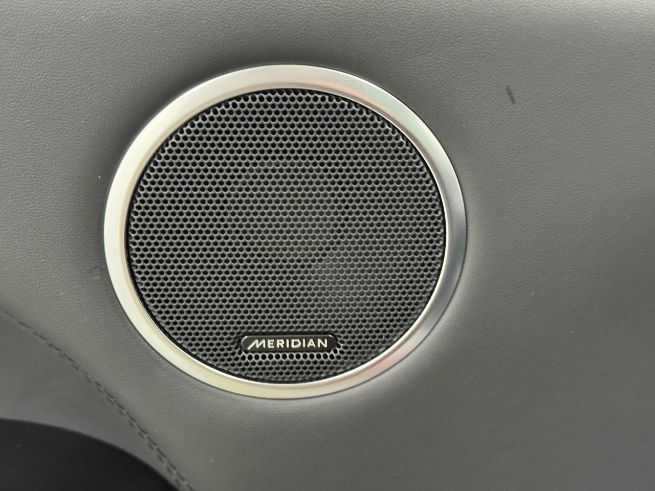 Land Rover Range Rover Sport Vehicle Full-screen Gallery Image 25