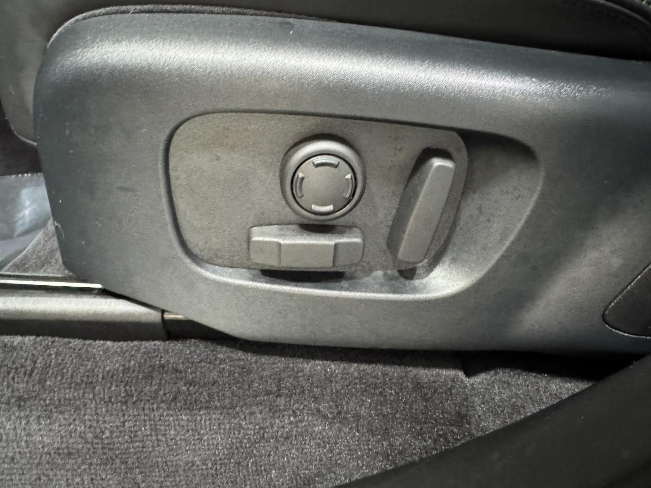 Land Rover Range Rover Sport Vehicle Full-screen Gallery Image 29