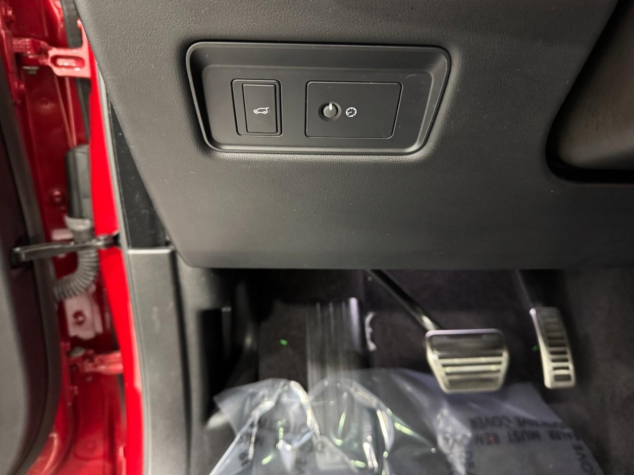 Land Rover Range Rover Sport Vehicle Full-screen Gallery Image 30