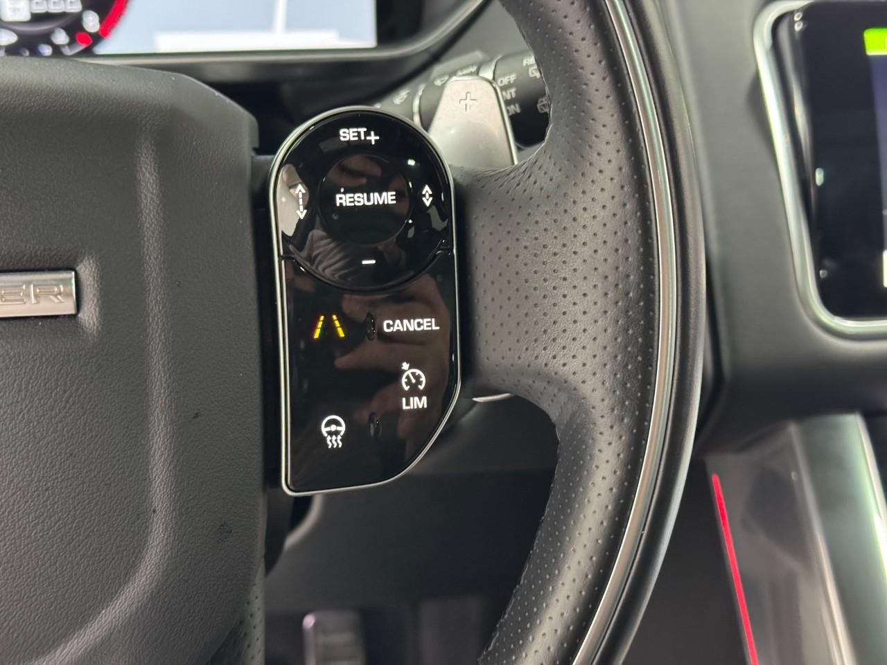 Land Rover Range Rover Sport Vehicle Full-screen Gallery Image 32