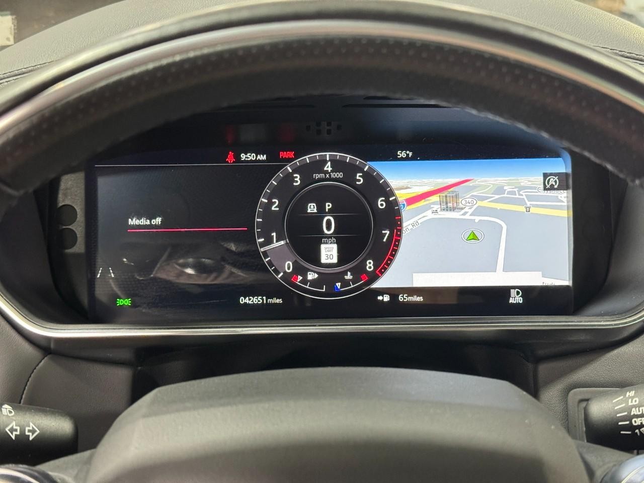 Land Rover Range Rover Sport Vehicle Full-screen Gallery Image 33