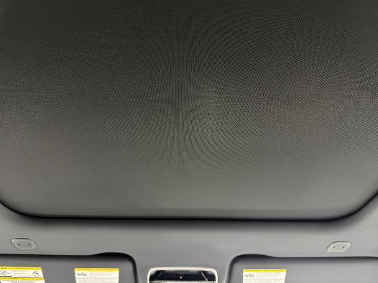 Land Rover Range Rover Sport Vehicle Full-screen Gallery Image 12