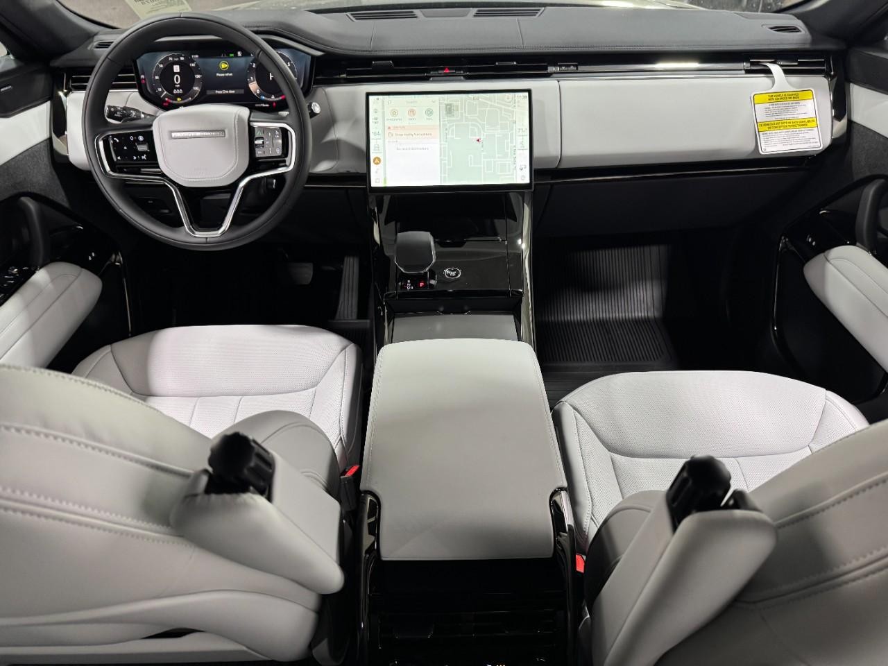 Land Rover Range Rover Sport Vehicle Full-screen Gallery Image 13