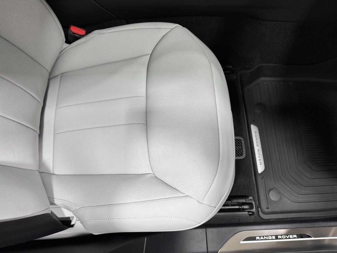 Land Rover Range Rover Sport Vehicle Full-screen Gallery Image 19