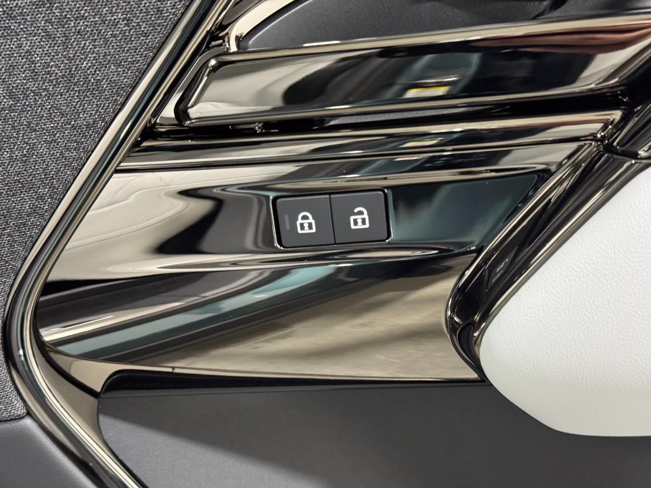 Land Rover Range Rover Sport Vehicle Full-screen Gallery Image 22