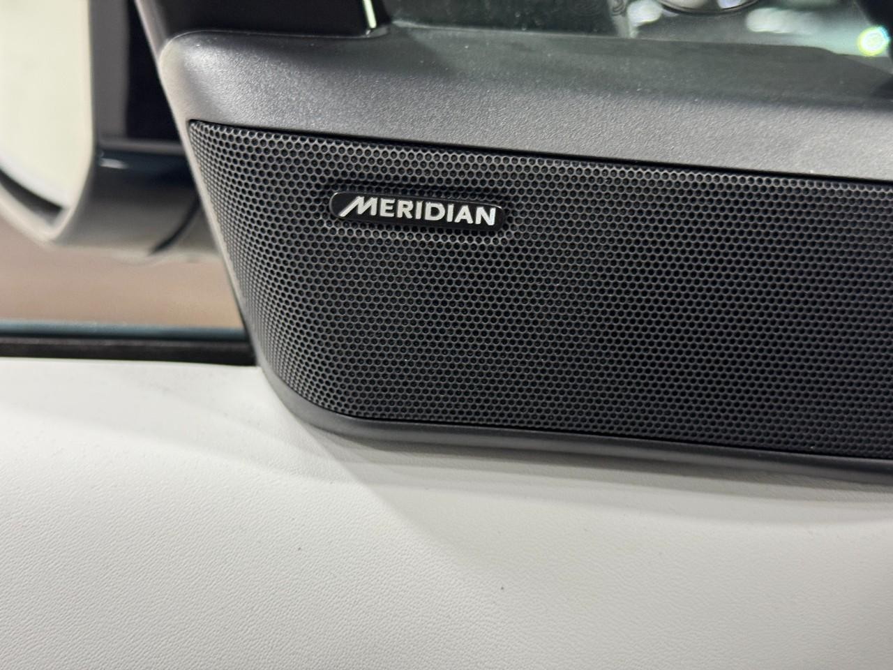 Land Rover Range Rover Sport Vehicle Full-screen Gallery Image 23