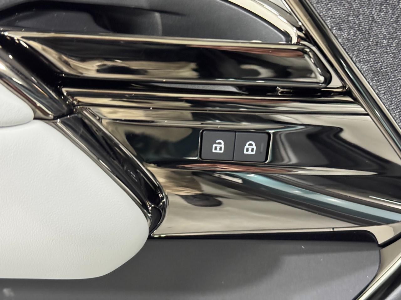 Land Rover Range Rover Sport Vehicle Full-screen Gallery Image 26