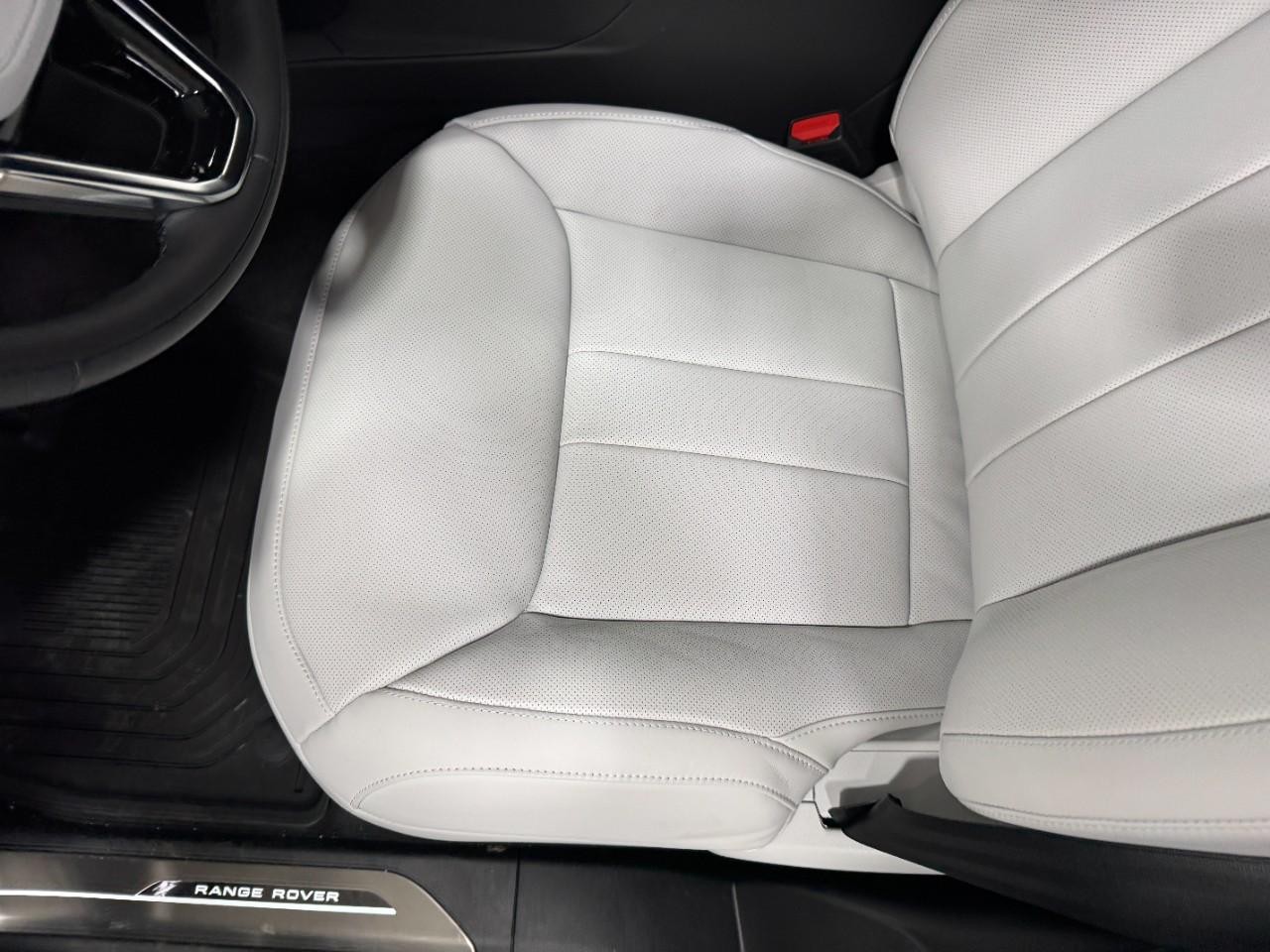 Land Rover Range Rover Sport Vehicle Full-screen Gallery Image 28