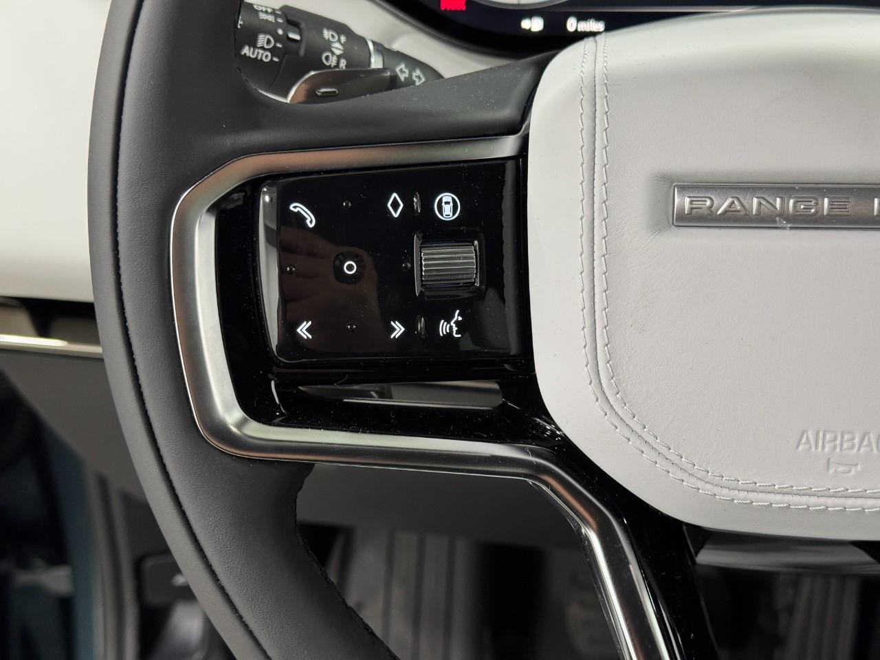 Land Rover Range Rover Sport Vehicle Full-screen Gallery Image 30