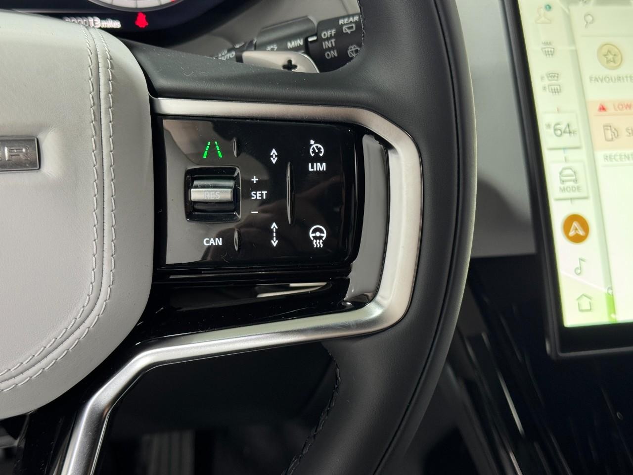 Land Rover Range Rover Sport Vehicle Full-screen Gallery Image 31