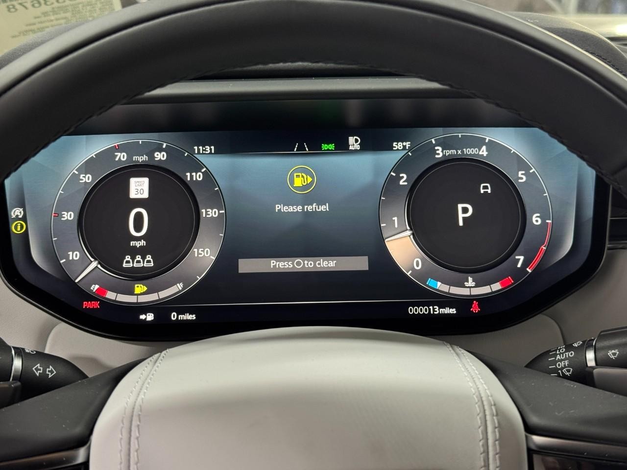 Land Rover Range Rover Sport Vehicle Full-screen Gallery Image 32