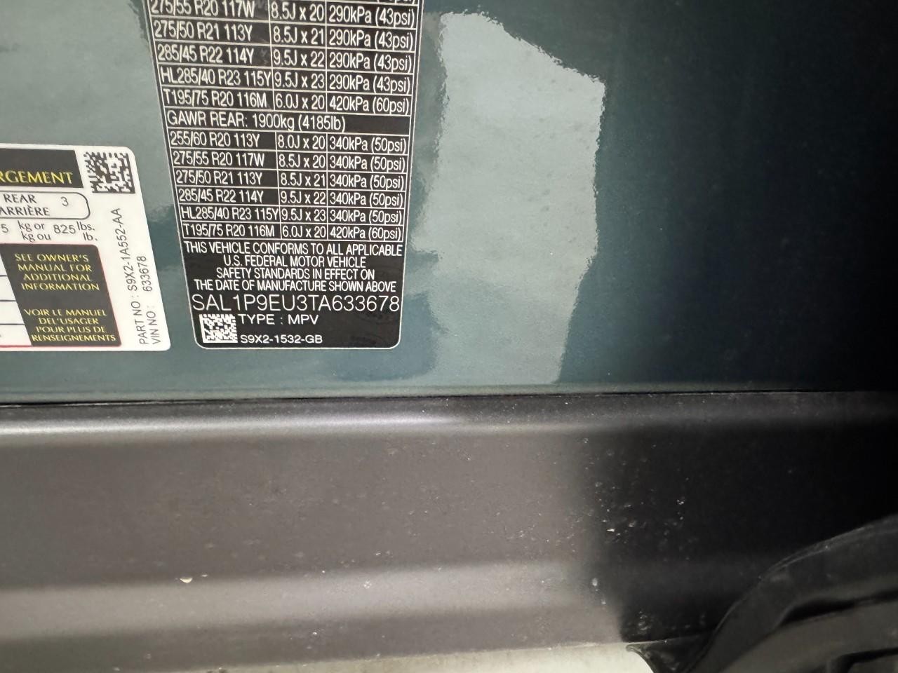 Land Rover Range Rover Sport Vehicle Full-screen Gallery Image 34