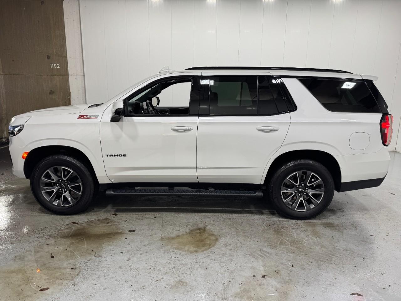 Chevrolet Tahoe Vehicle Full-screen Gallery Image 02