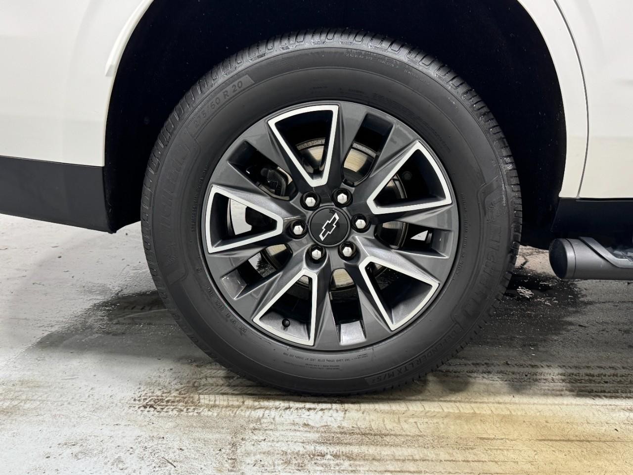 Chevrolet Tahoe Vehicle Full-screen Gallery Image 05