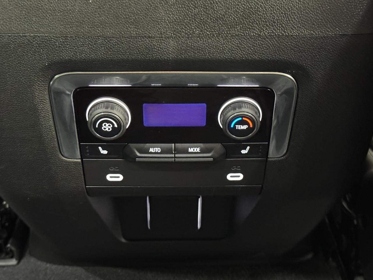 Chevrolet Tahoe Vehicle Full-screen Gallery Image 13