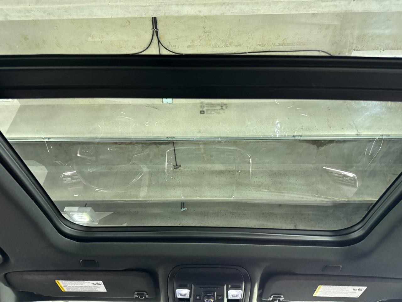 Chevrolet Tahoe Vehicle Full-screen Gallery Image 14