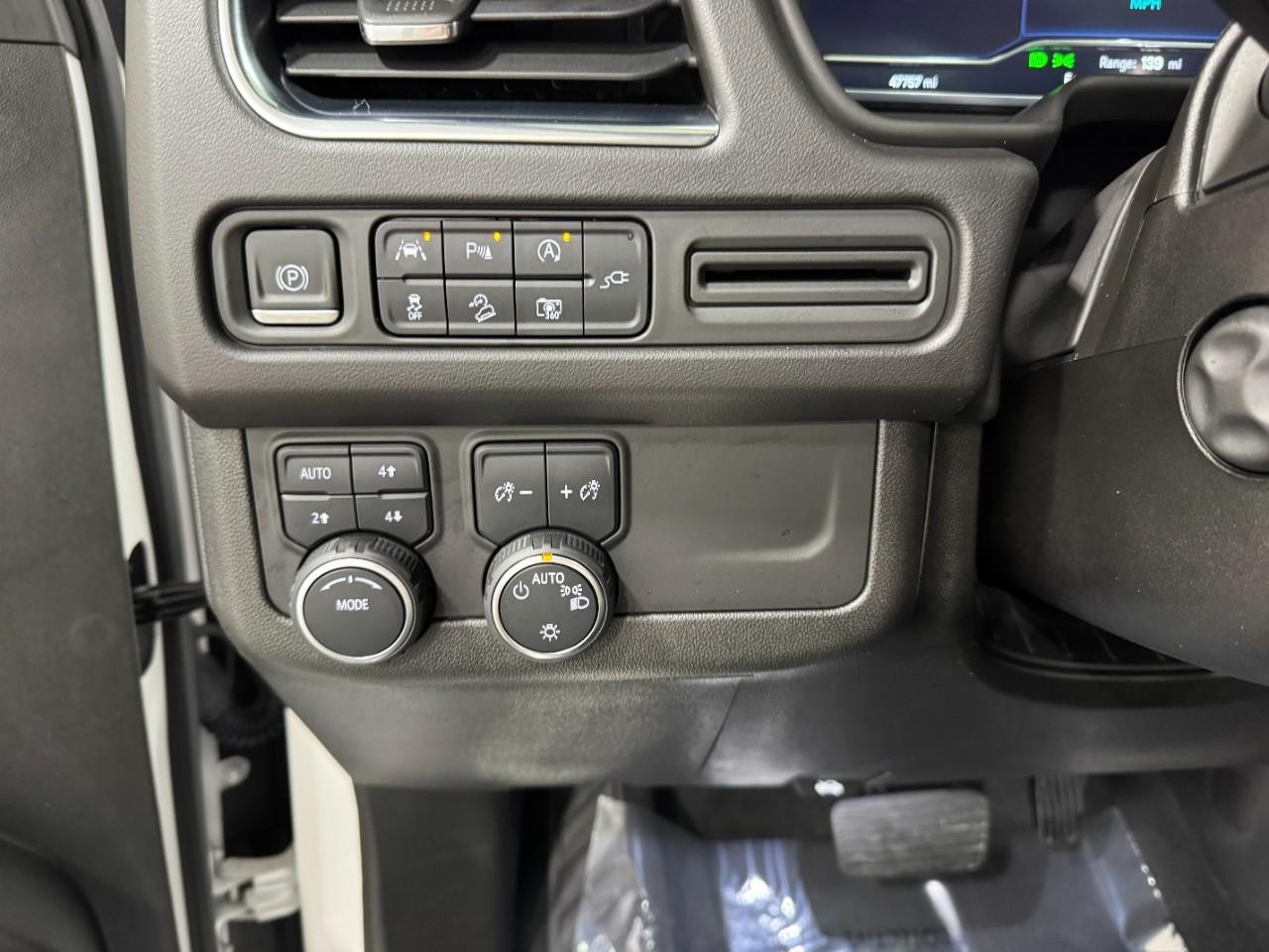 Chevrolet Tahoe Vehicle Full-screen Gallery Image 32