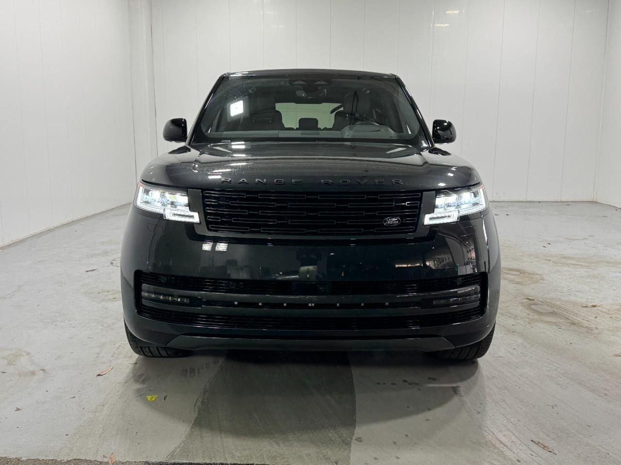 Land Rover Range Rover Vehicle Full-screen Gallery Image 7