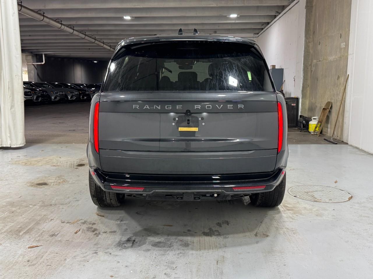 Land Rover Range Rover Vehicle Full-screen Gallery Image 9