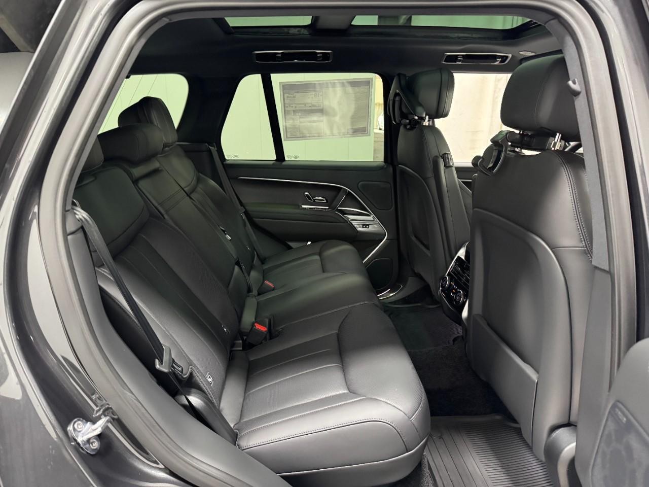 Land Rover Range Rover Vehicle Full-screen Gallery Image 10