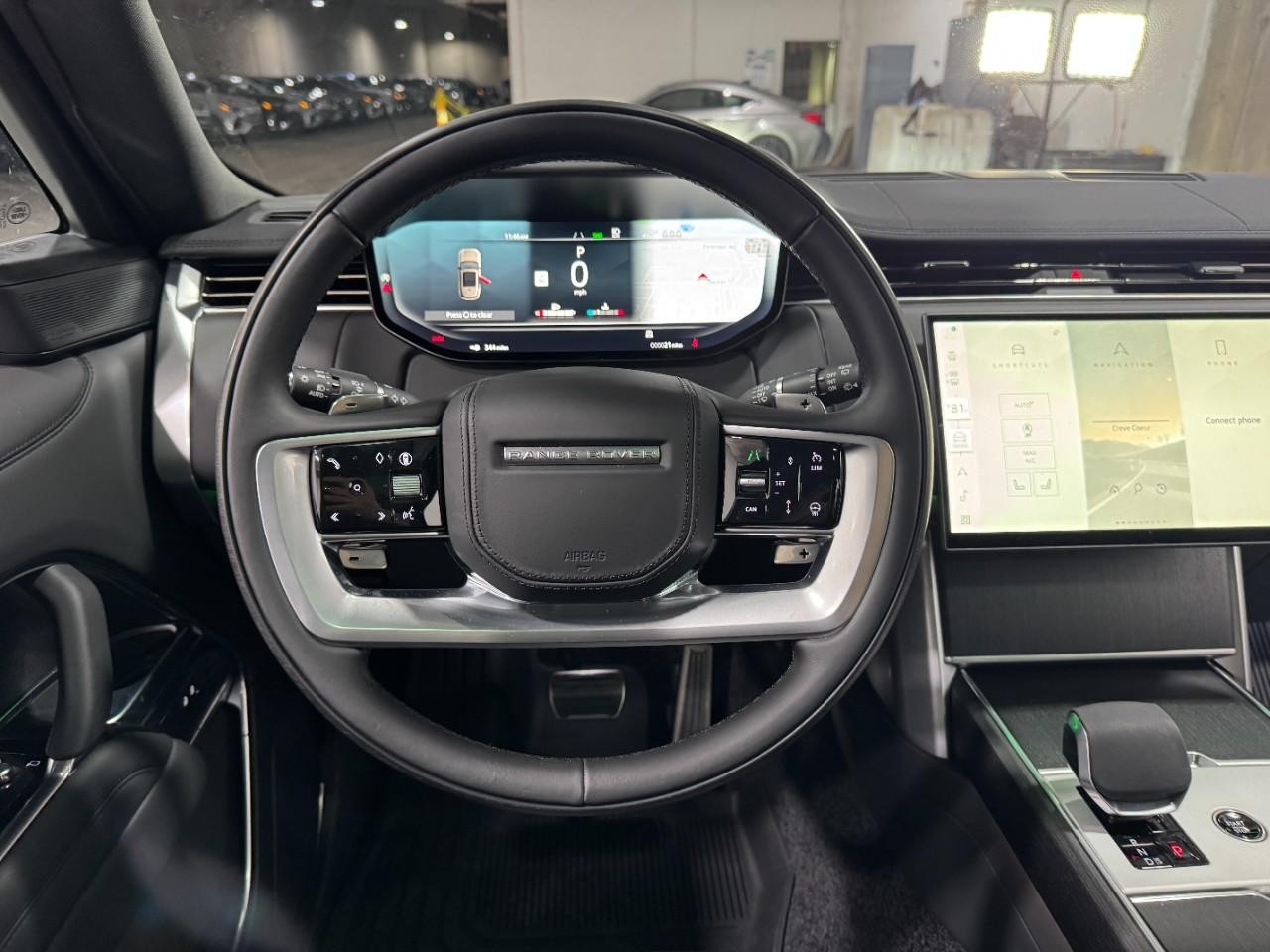 Land Rover Range Rover Vehicle Full-screen Gallery Image 14