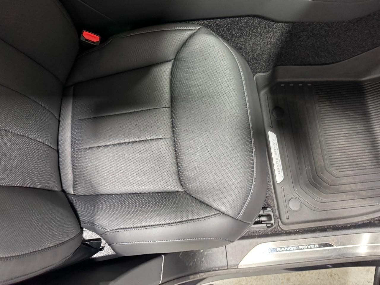 Land Rover Range Rover Vehicle Full-screen Gallery Image 19