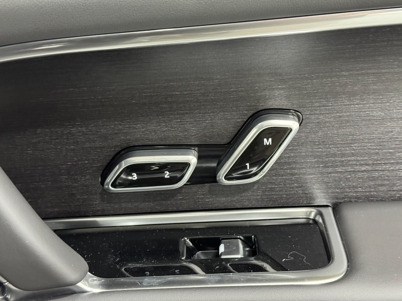 Land Rover Range Rover Vehicle Full-screen Gallery Image 20