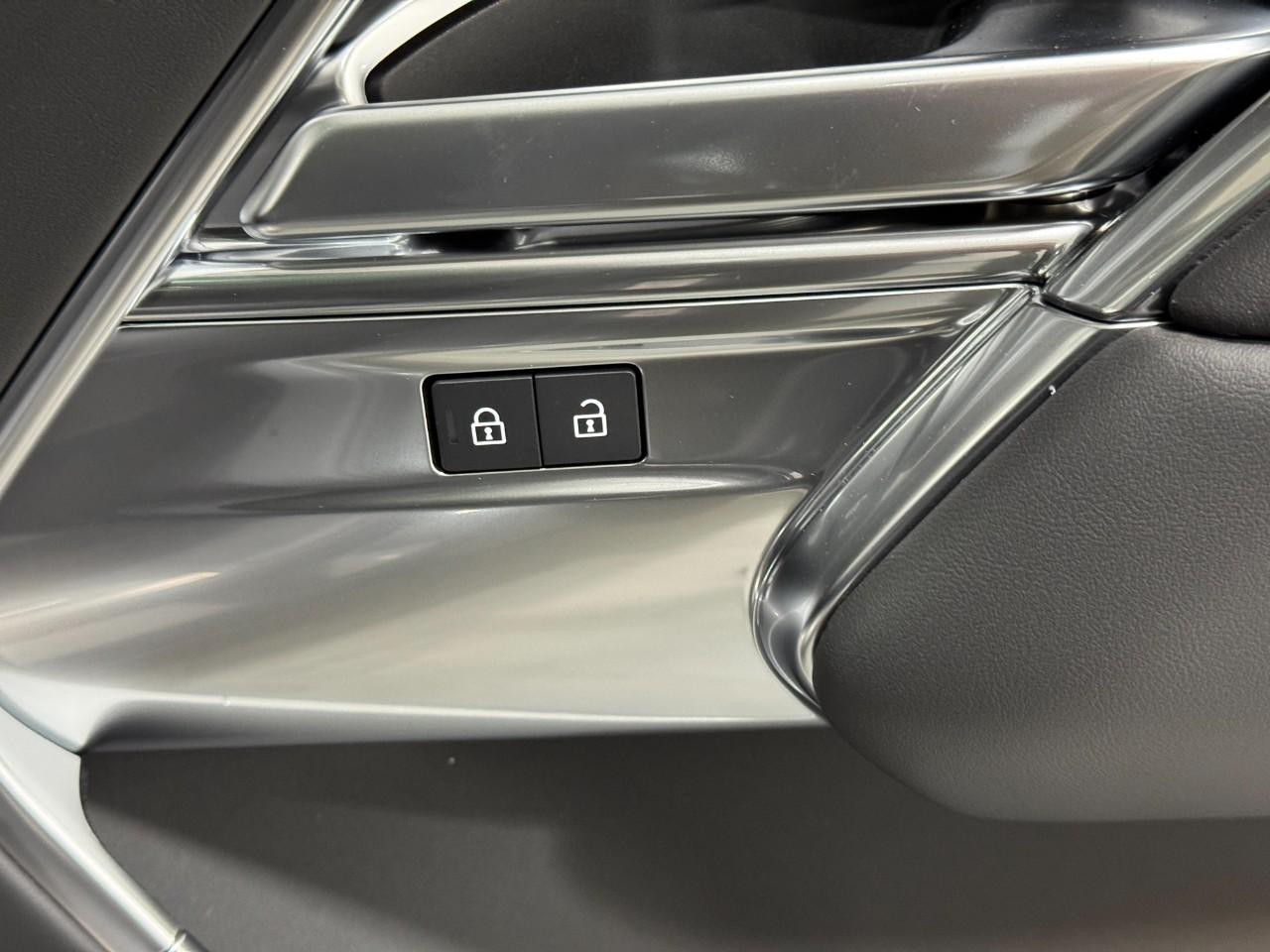 Land Rover Range Rover Vehicle Full-screen Gallery Image 22