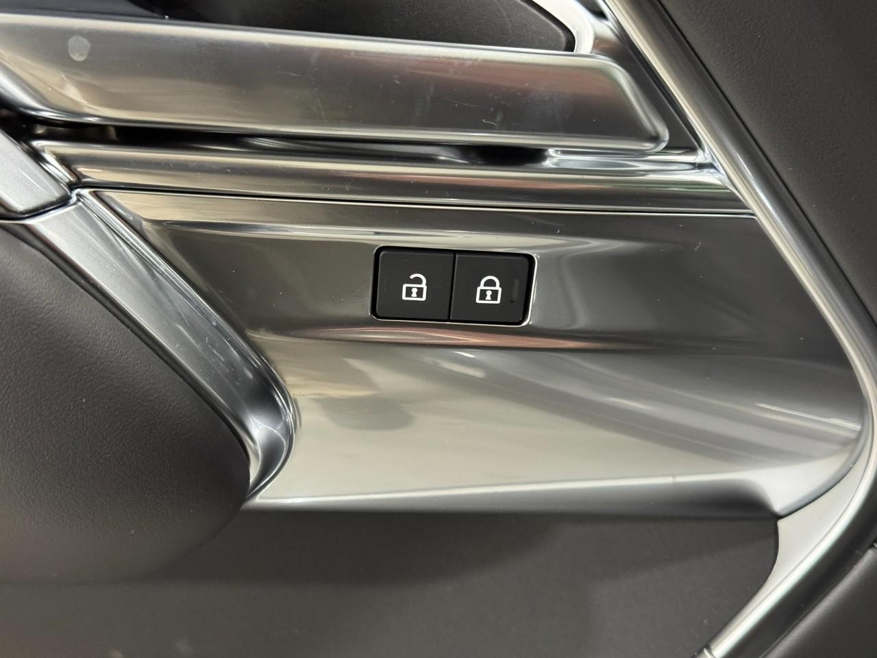 Land Rover Range Rover Vehicle Full-screen Gallery Image 26